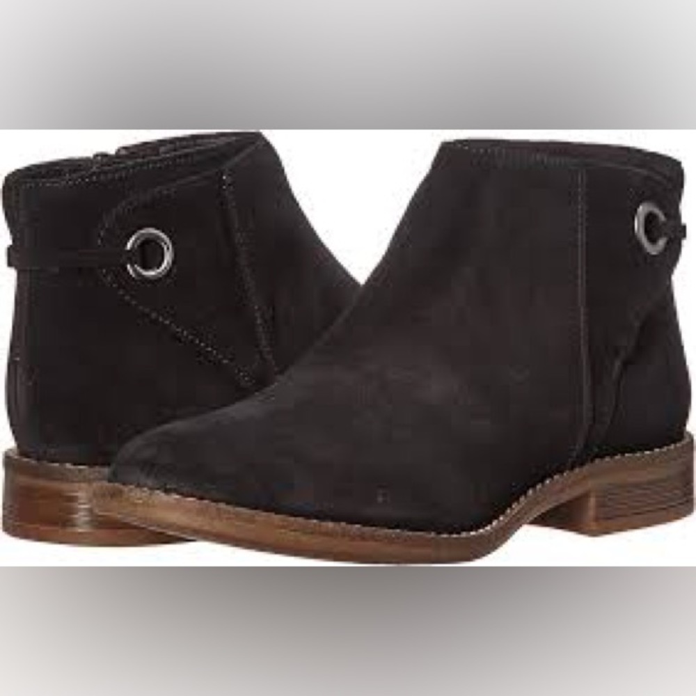Women Clarks Camzin Bow Black Suede Bootie Size 7M